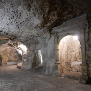 008-Cripta di S. Restituta.JPG